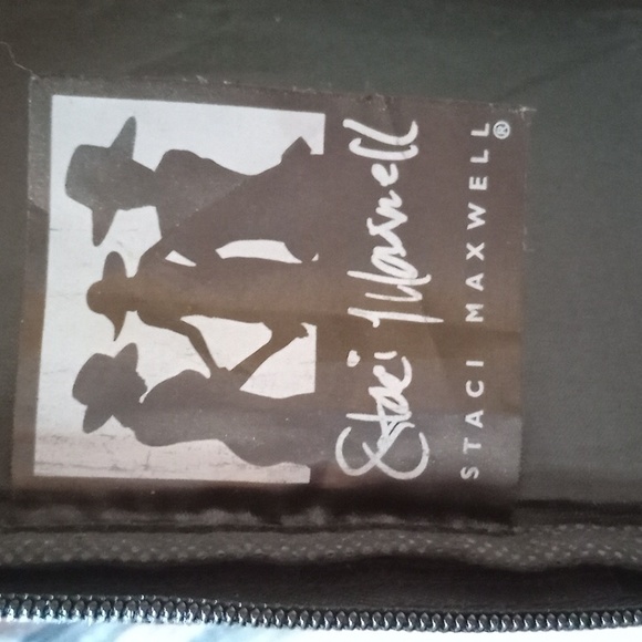 Stylish Carrying Case ๐ - Picture 3 of 8